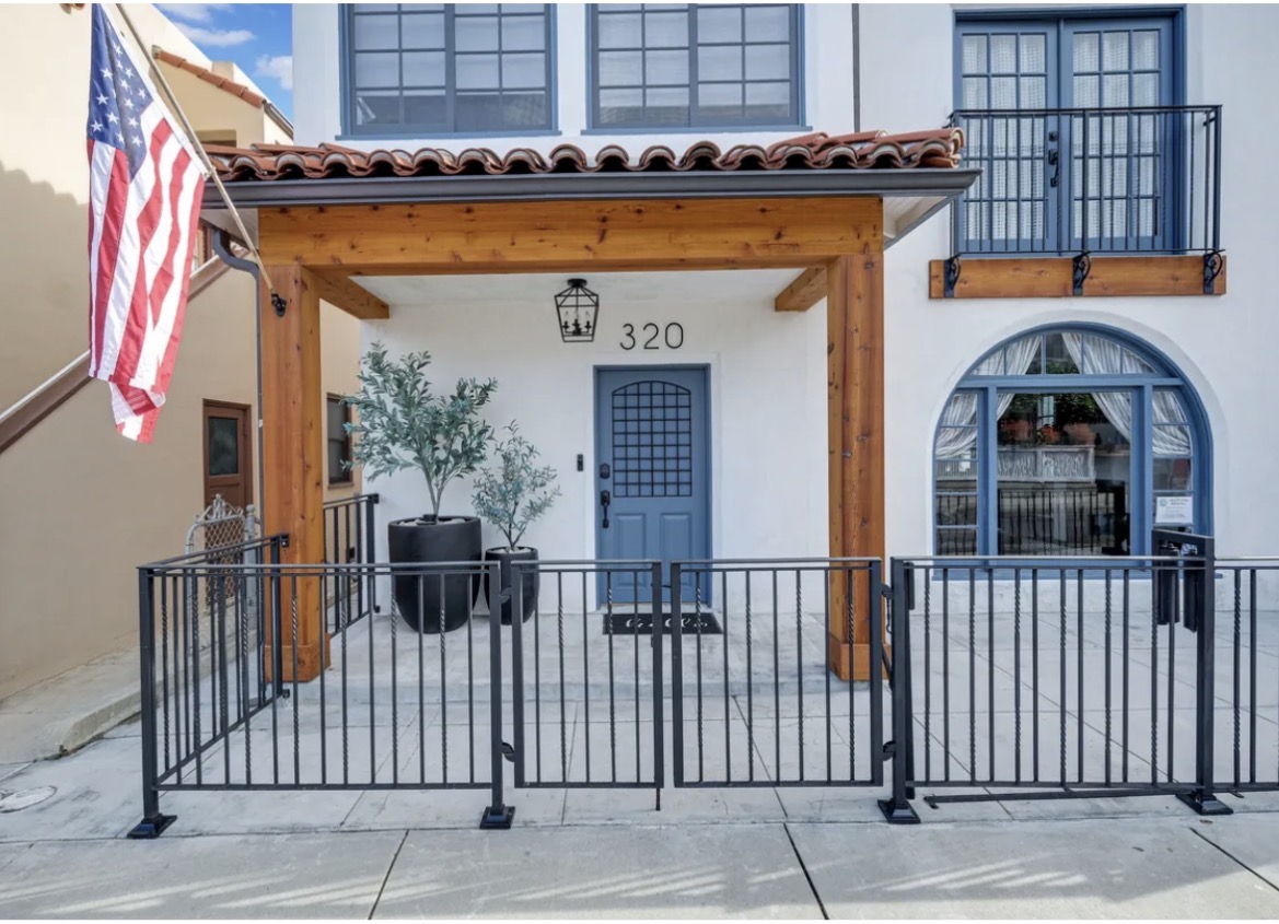 La Casa Catalina - Entry Detail