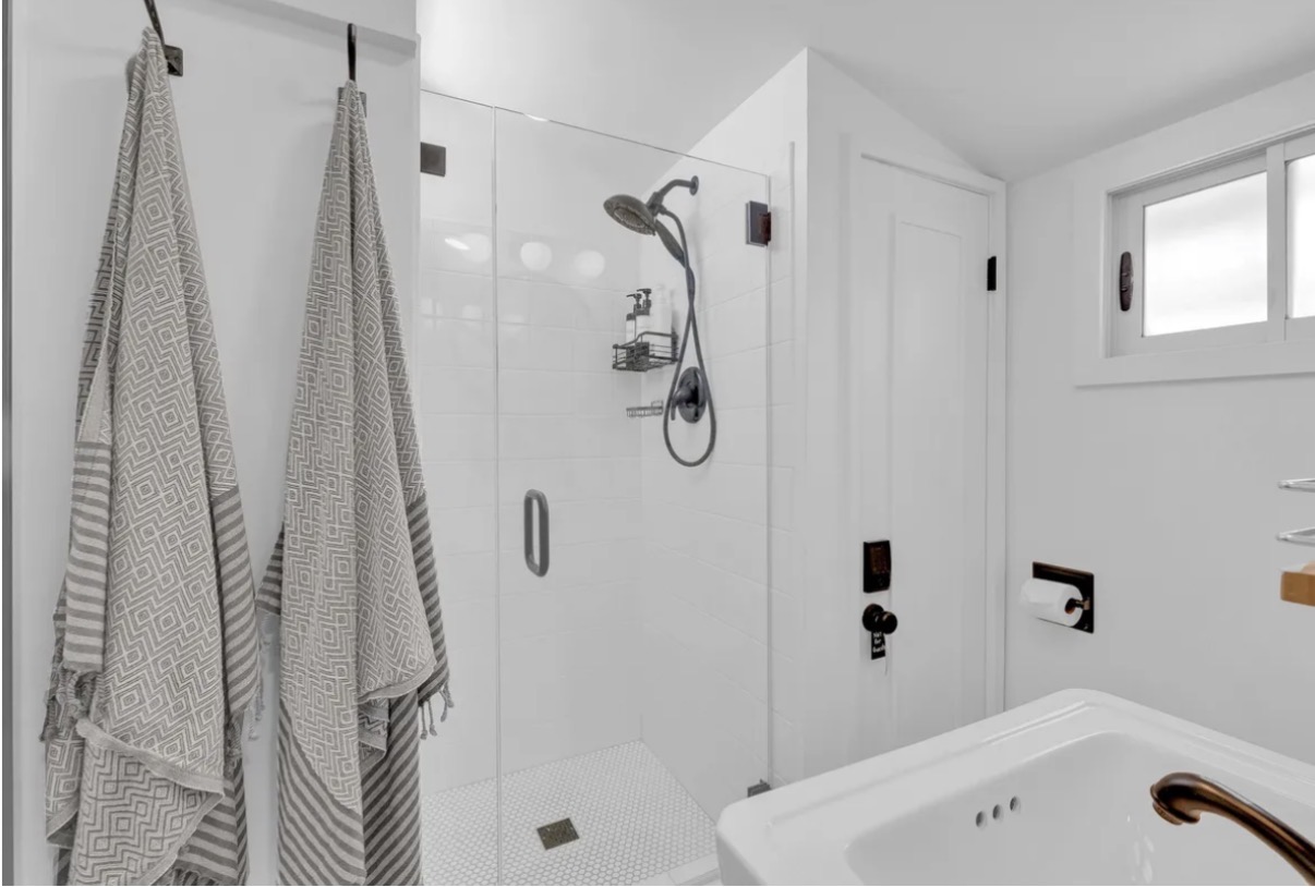 The Gallery - Modern Shower